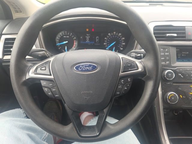 Used 2017 Ford Fusion SE FWD image 32
