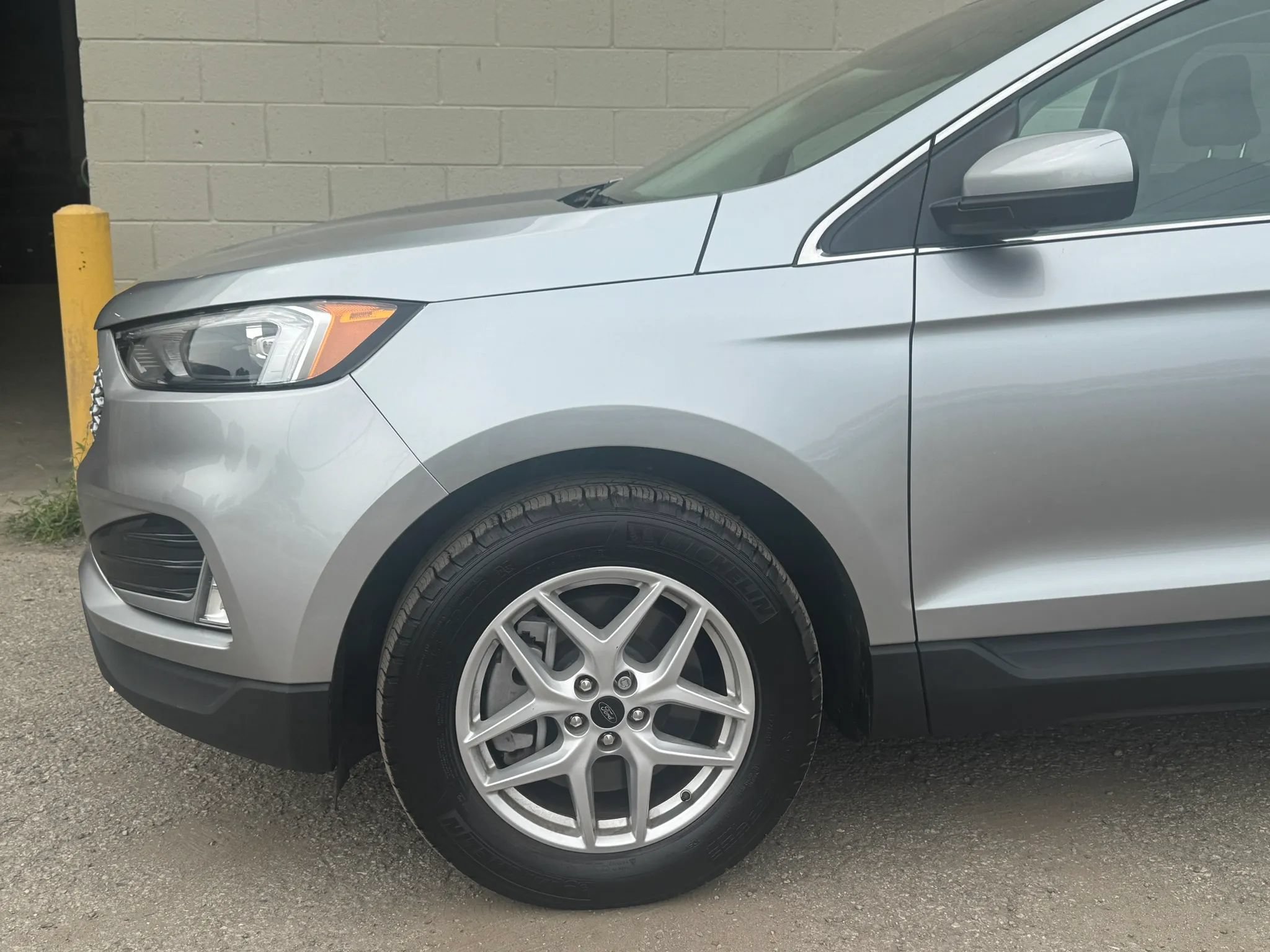 Used 2024 Ford Edge SEL w/ Convenience Package AWD/4WD image 2