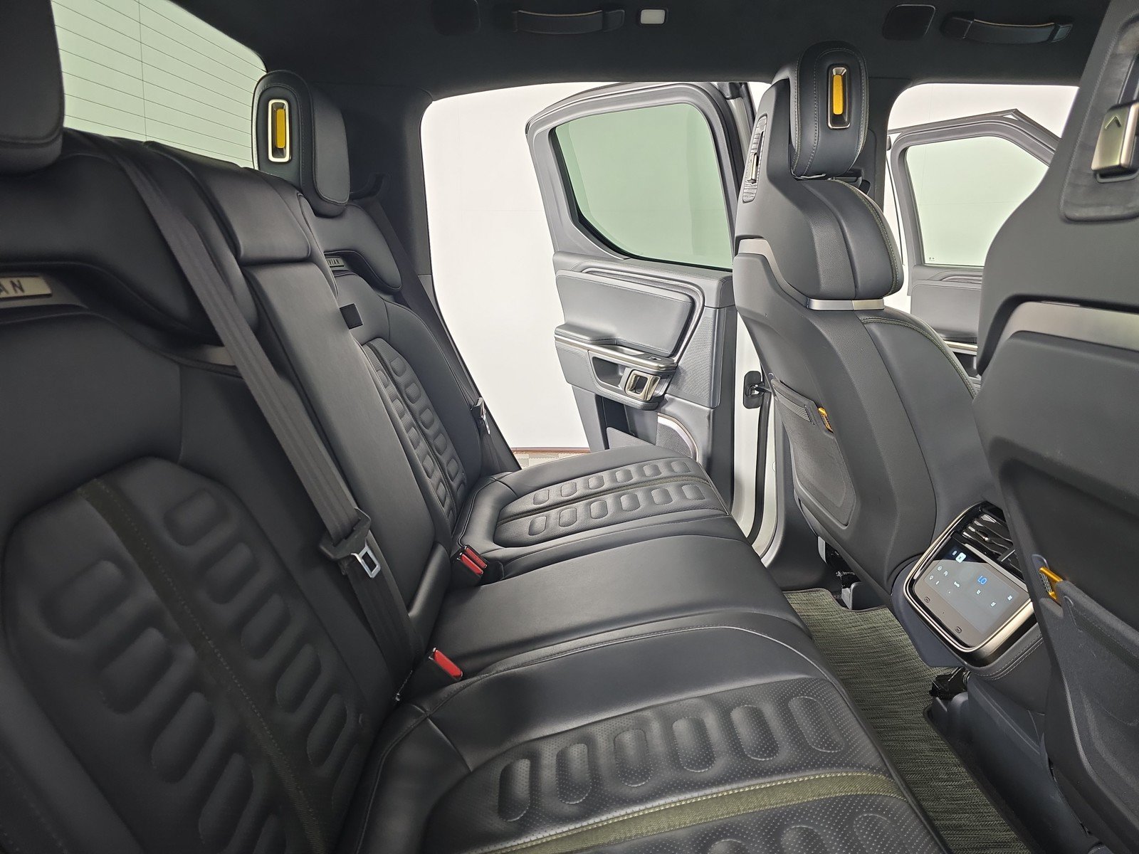 Used 2022 Rivian R1T Launch Edition AWD/4WD image 22