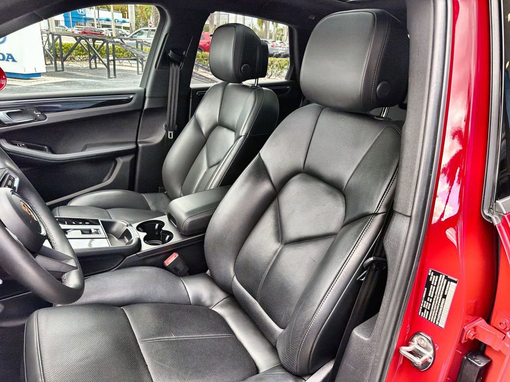 Used 2022 Porsche Macan w/ Premium Package Plus image 26