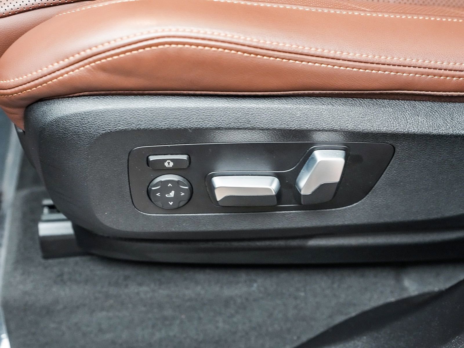 Certified 2023 BMW X5 xDrive45e w/ Climate Comfort Package image 21