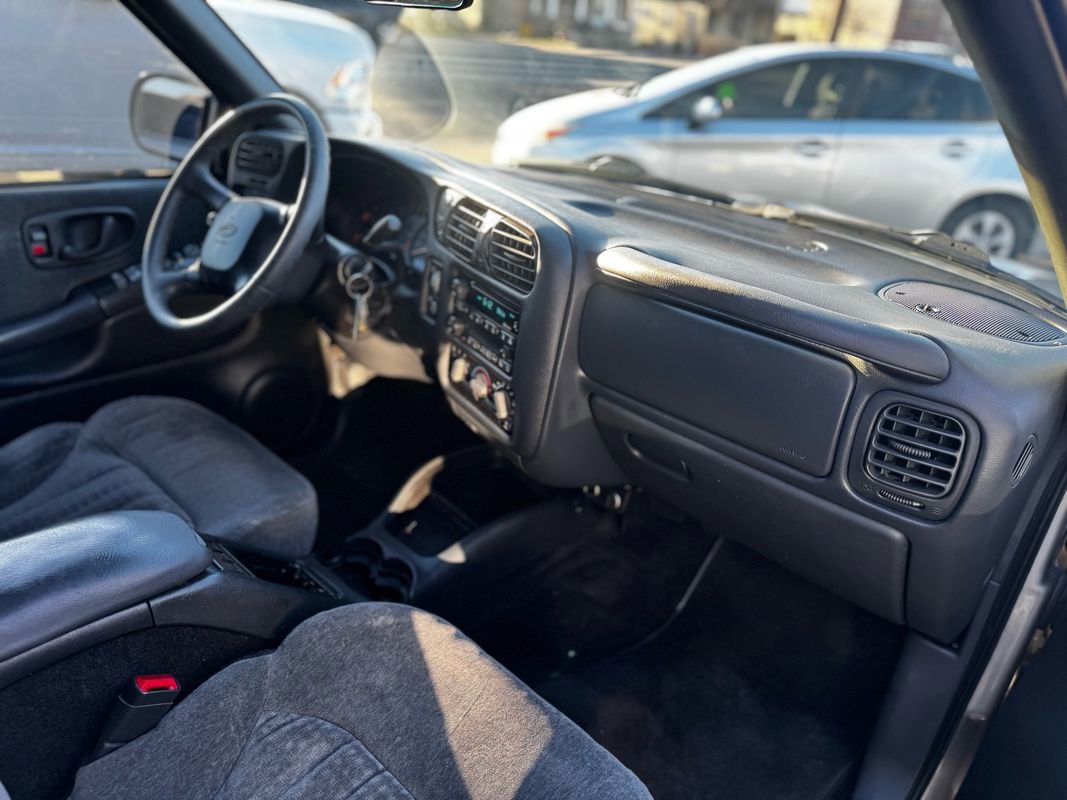 Used 2002 Chevrolet Blazer LS w/ Preferred Equipment Group image 19