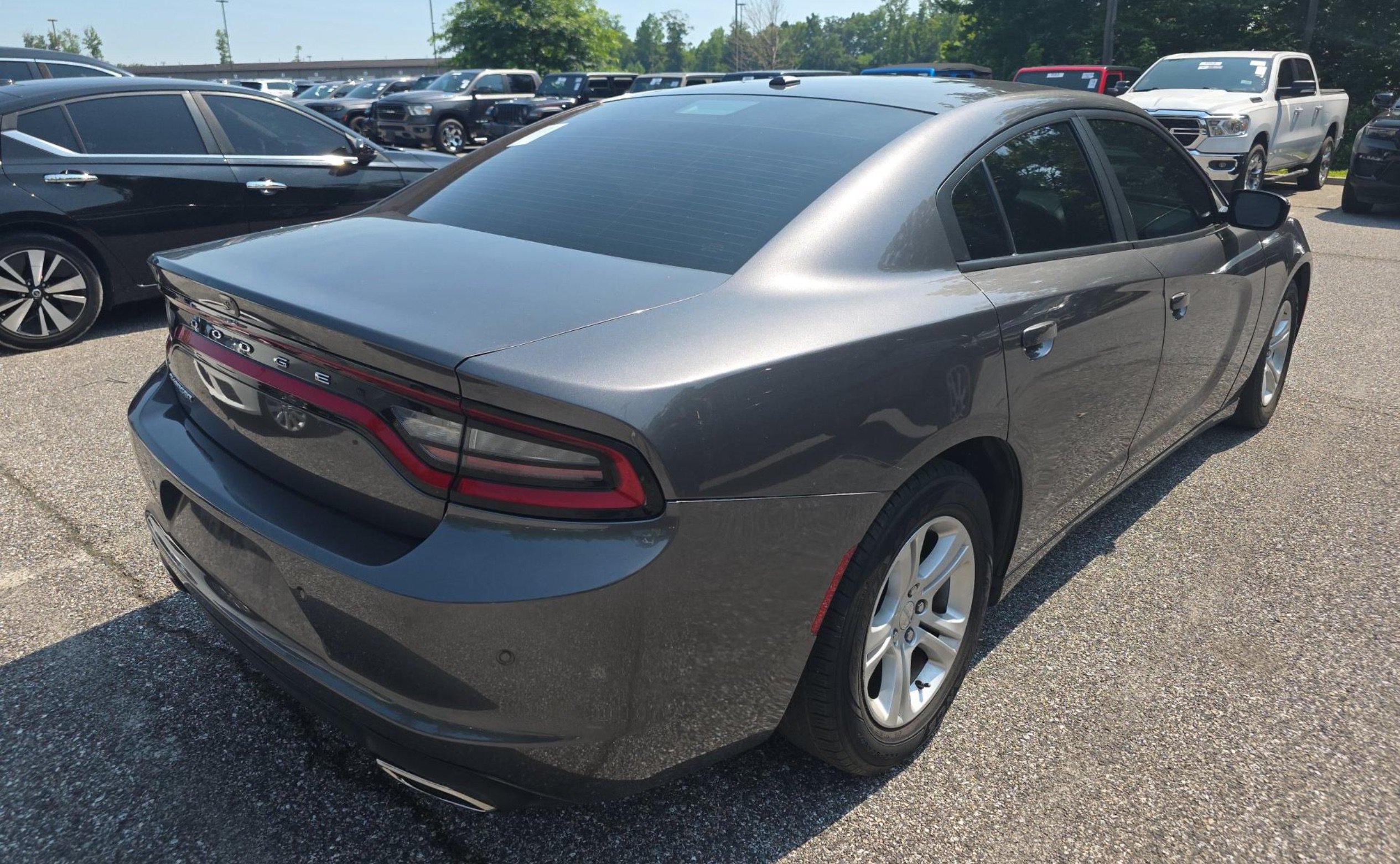 Used 2020 Dodge Charger SXT w/ Leather Interior Group RWD image 3