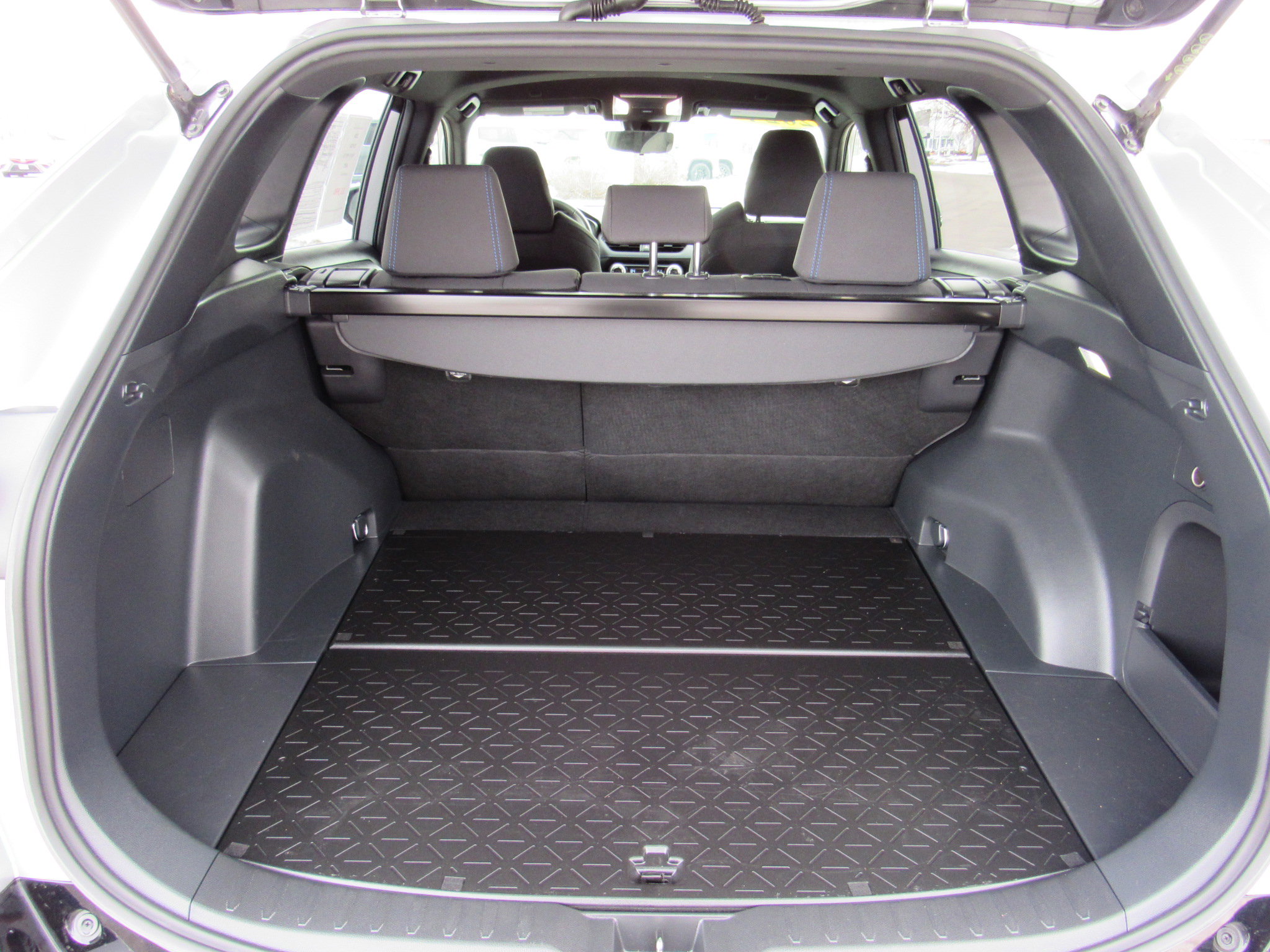 Used 2024 Toyota RAV4 SE image 36