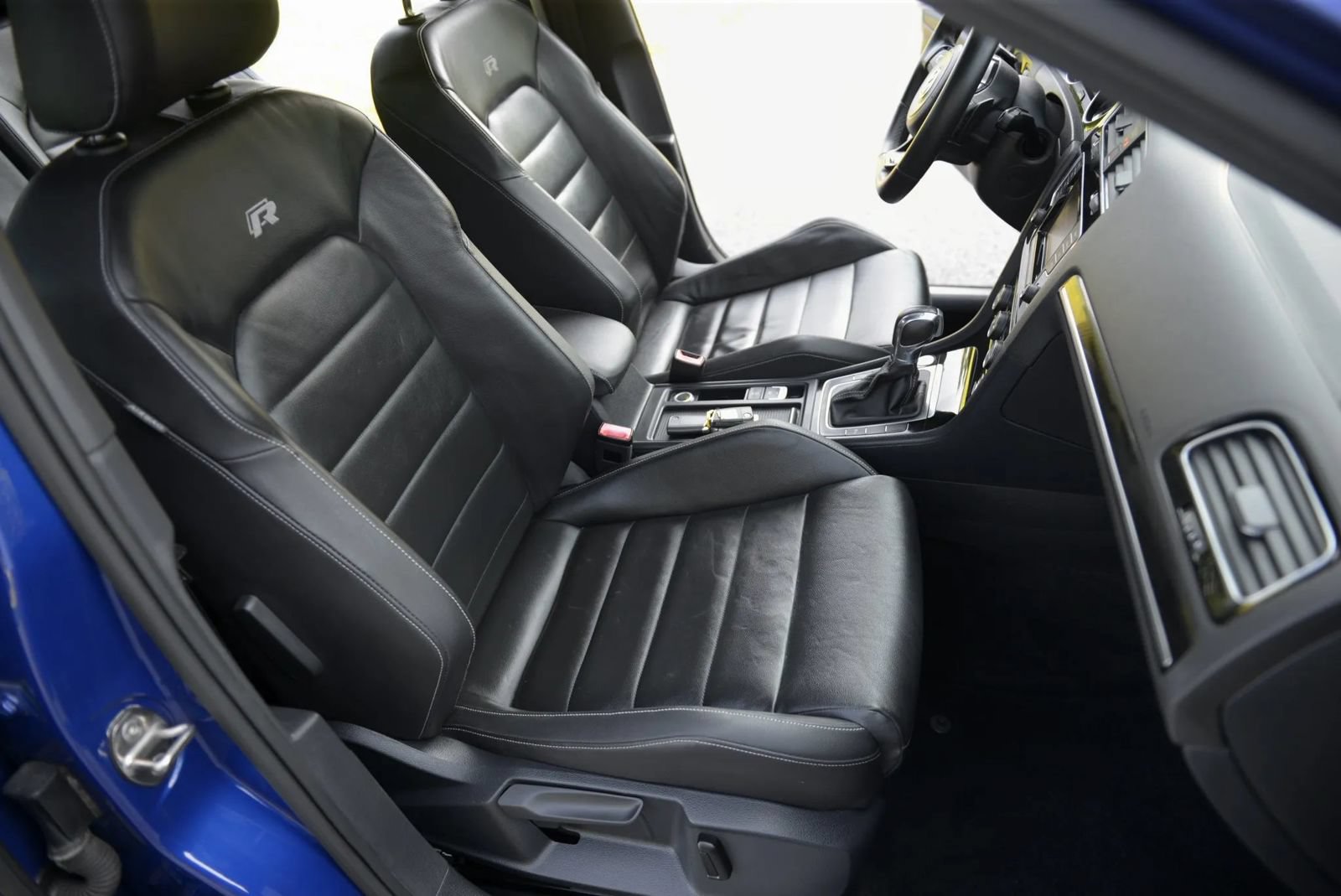 Used 2015 Volkswagen Golf R 4-Door AWD/4WD image 42