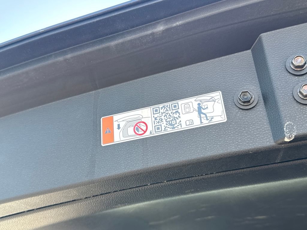 Used 2025 Toyota Highlander XLE image 9