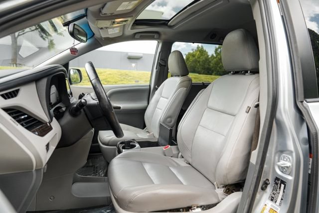 Used 2015 Toyota Sienna XLE w/ XLE Navigation Package FWD image 36