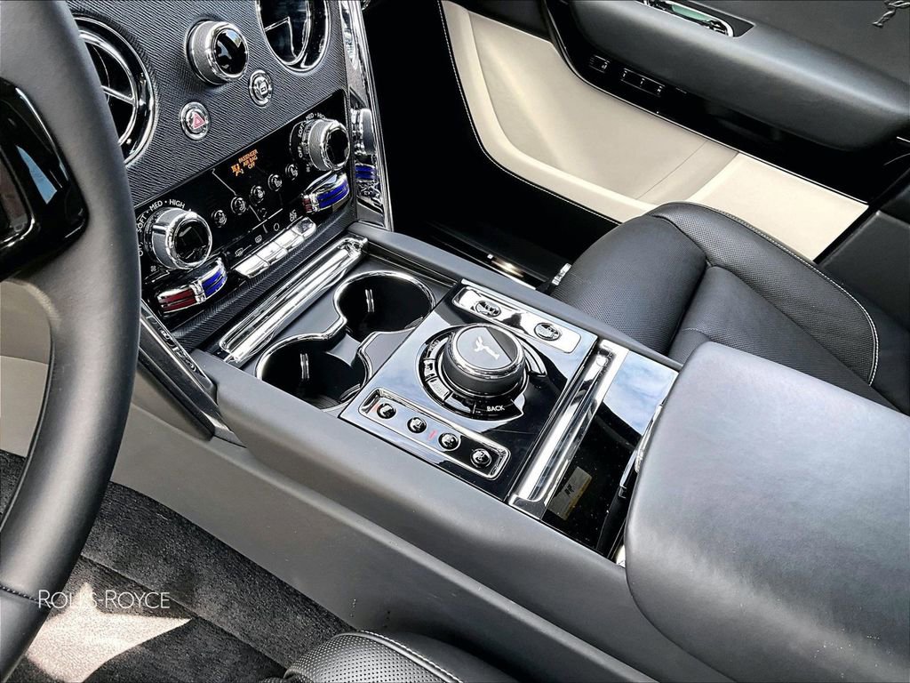 Used 2020 Rolls-Royce Cullinan image 16