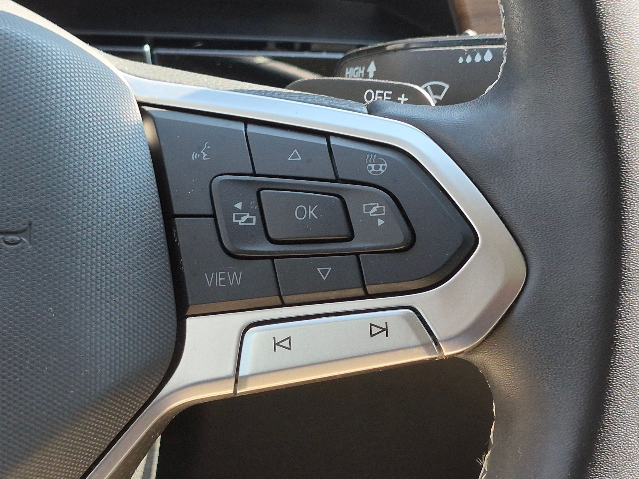 Used 2024 Volkswagen Atlas SE w/ Panoramic Sunroof Package FWD image 20