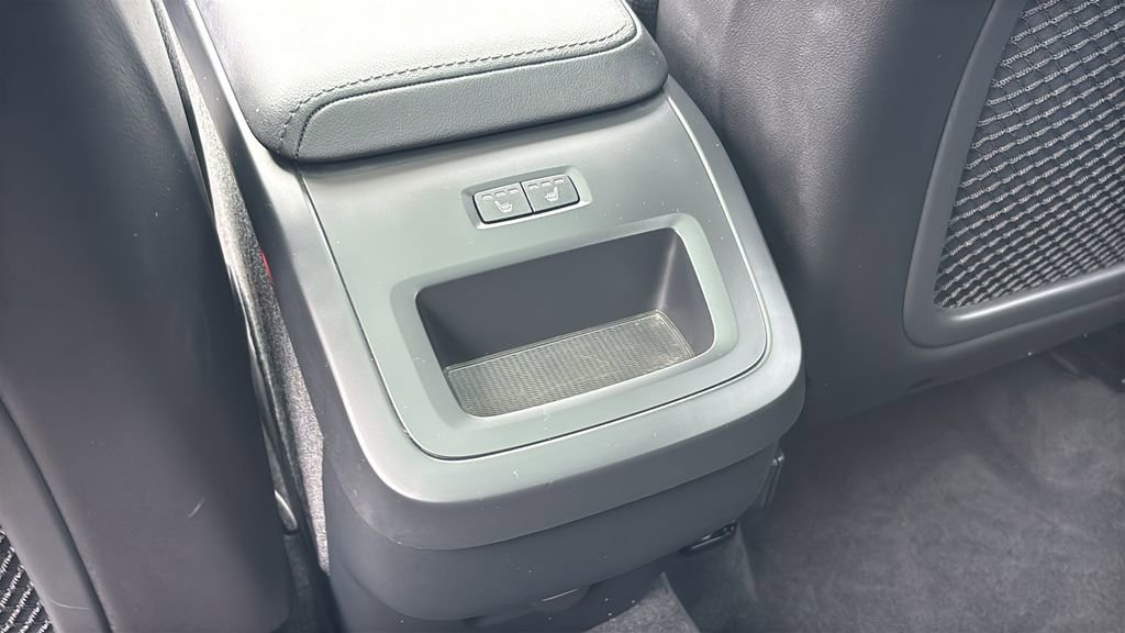 Certified 2025 Volvo XC60 B5 Plus AWD/4WD image 9