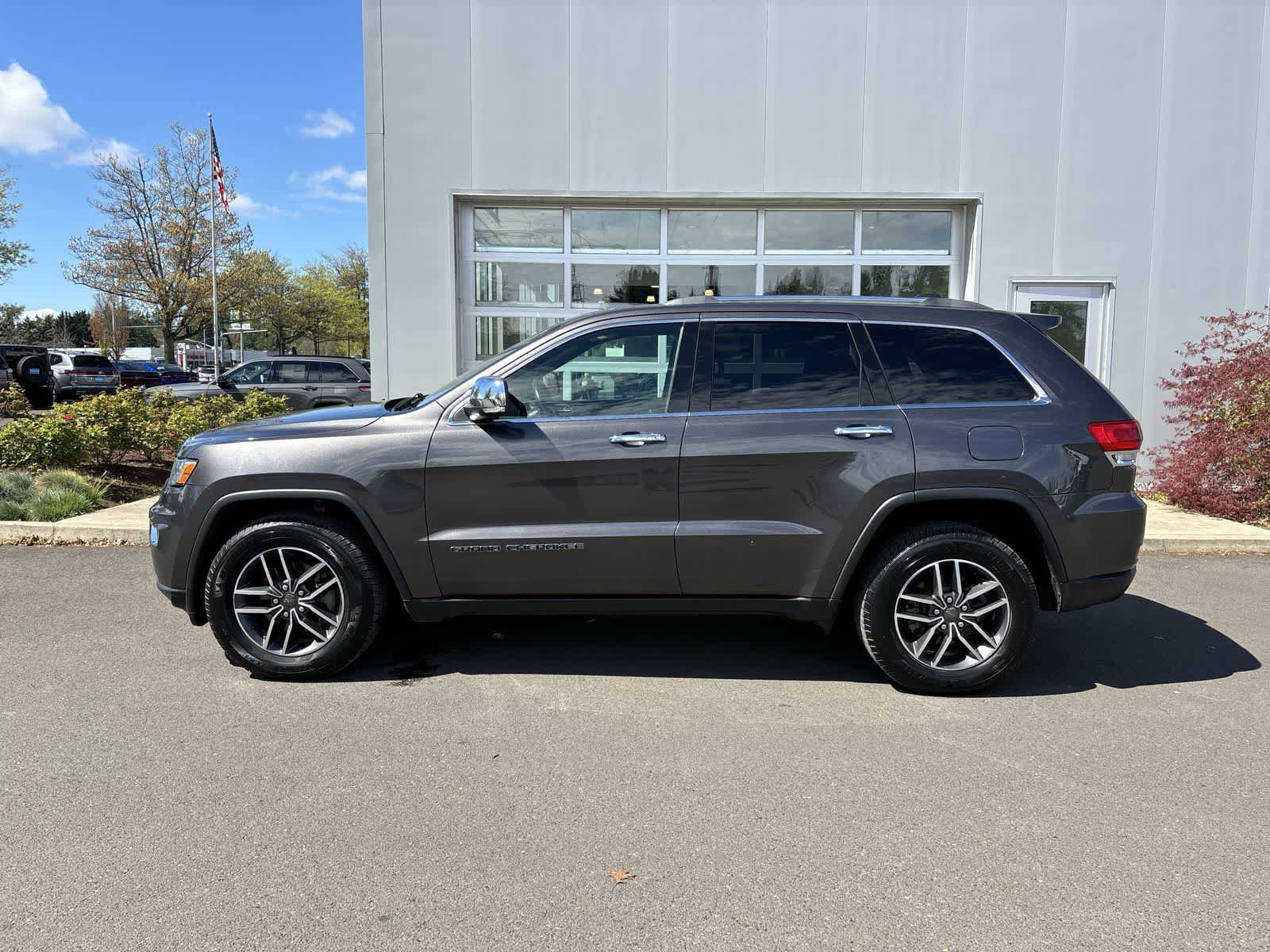 Used 2019 Jeep Grand Cherokee Limited w/ Trailer Tow Group IV image 2