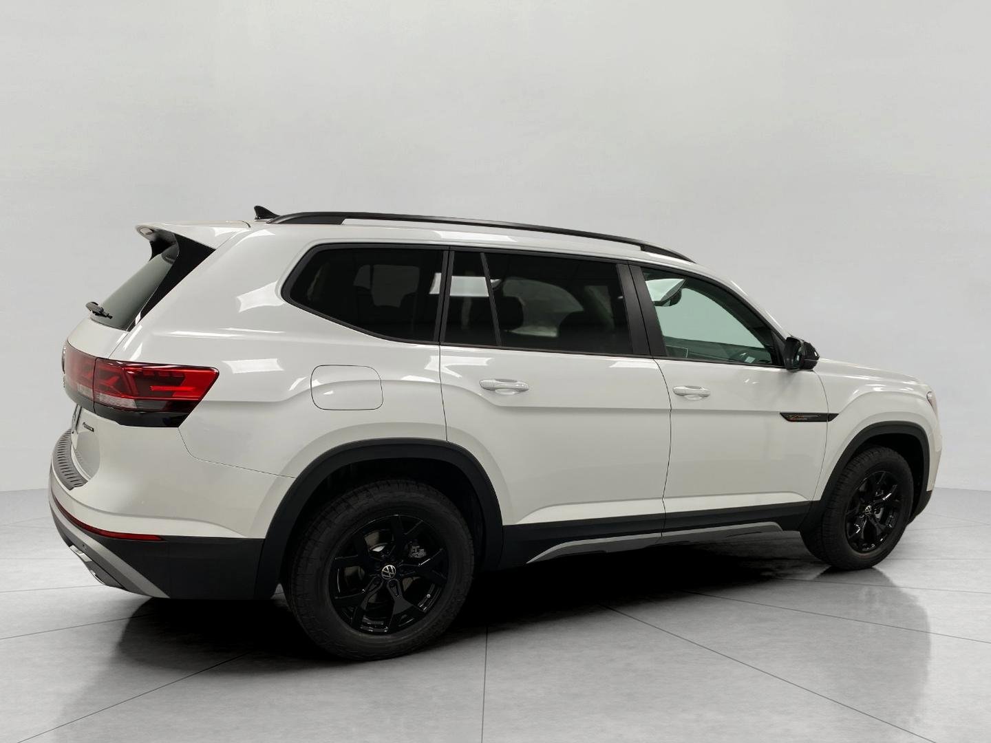 New 2026 Volkswagen Atlas Peak Edition image 2
