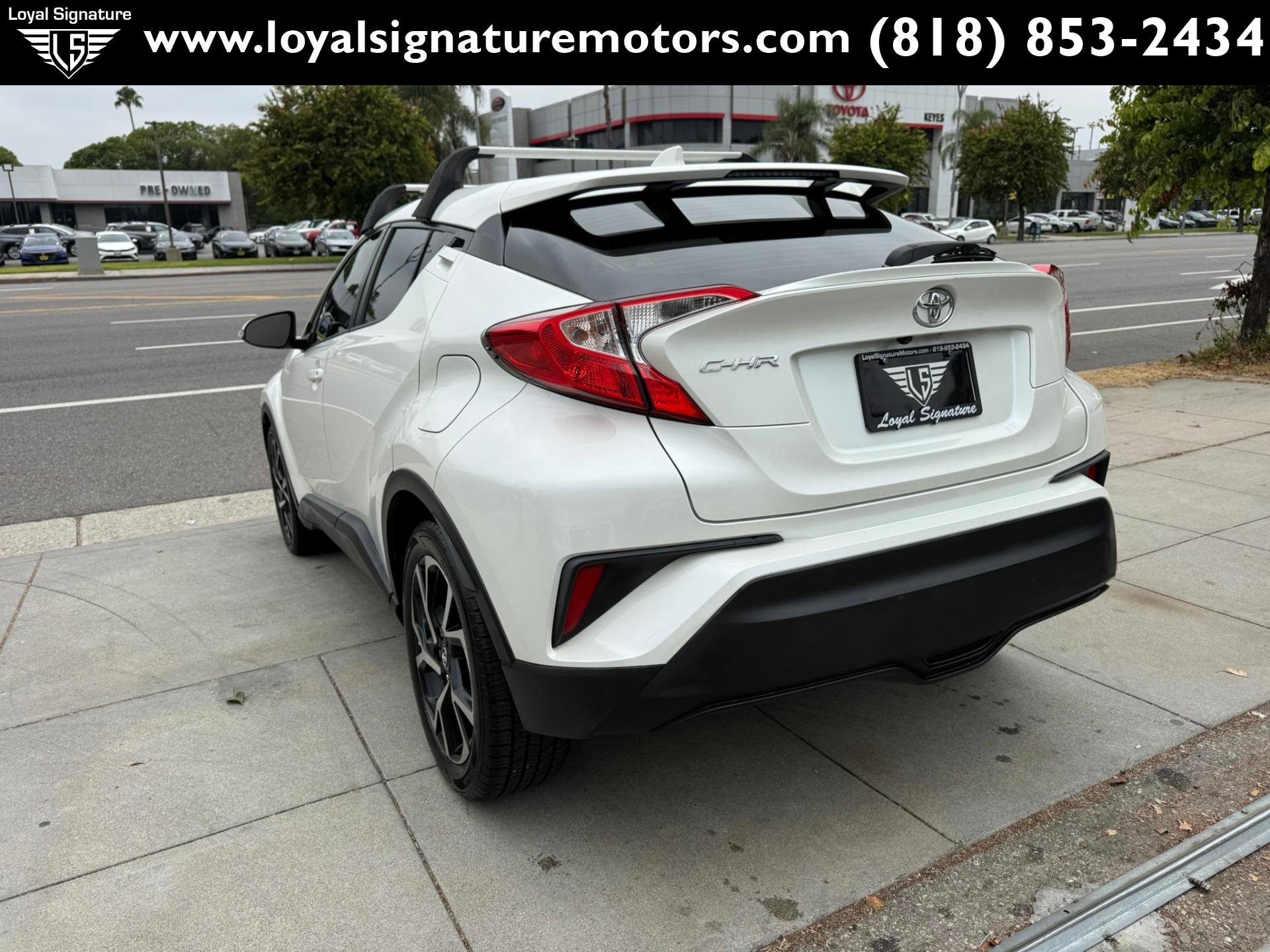 Used 2019 Toyota C-HR XLE FWD image 5