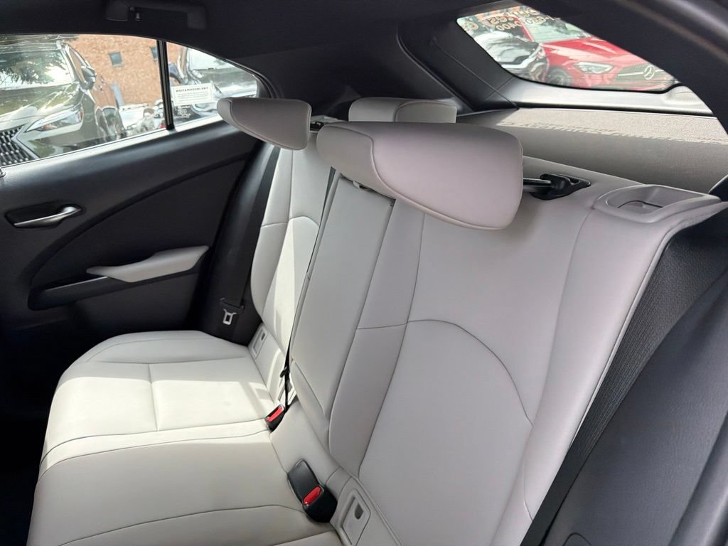 Used 2025 Lexus UX 300h AWD w/ Accessory Package (Z1) image 33