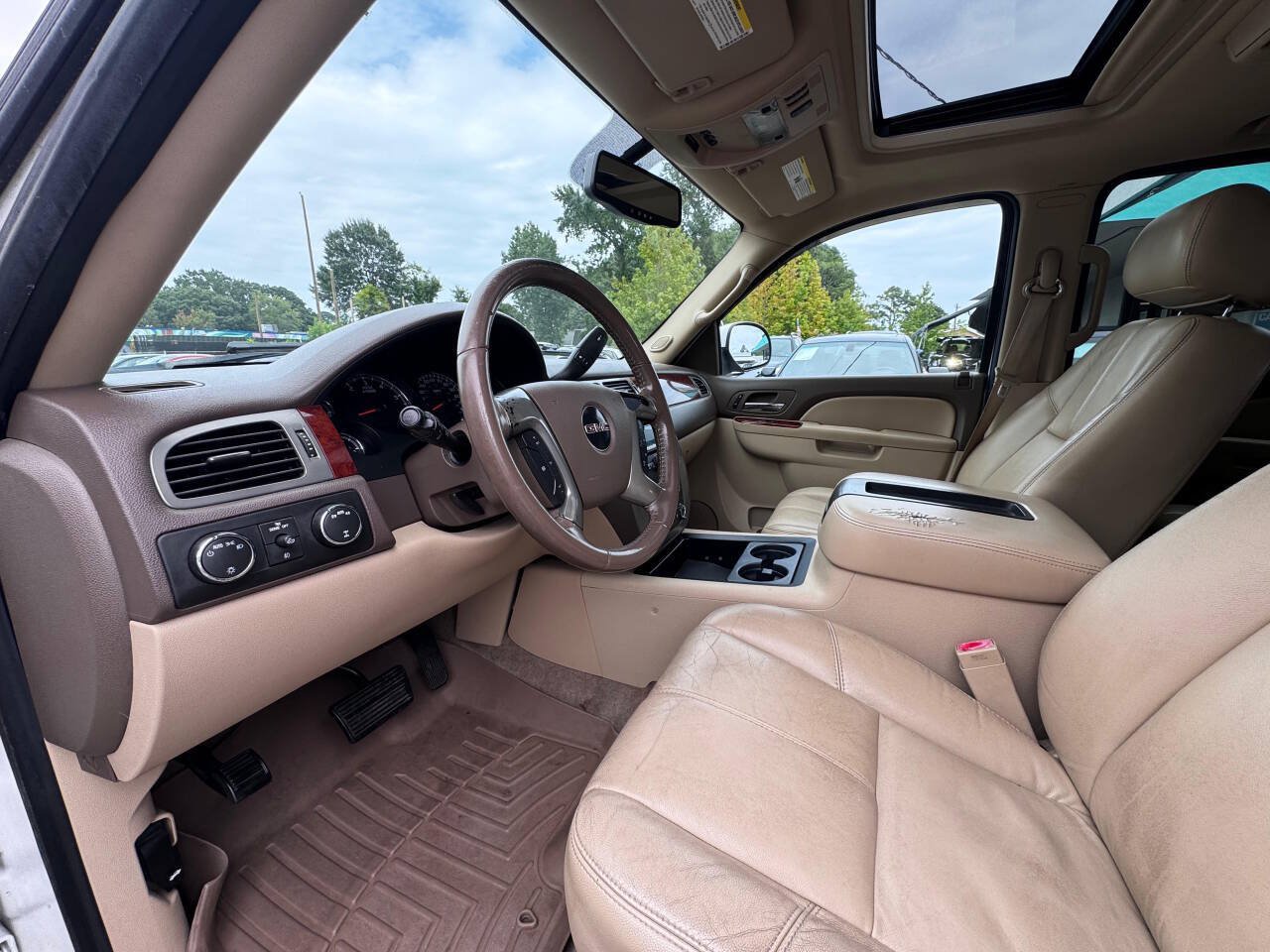 Used 2010 GMC Yukon XL SLT w/ SLT-2 Equipment Package AWD/4WD image 9