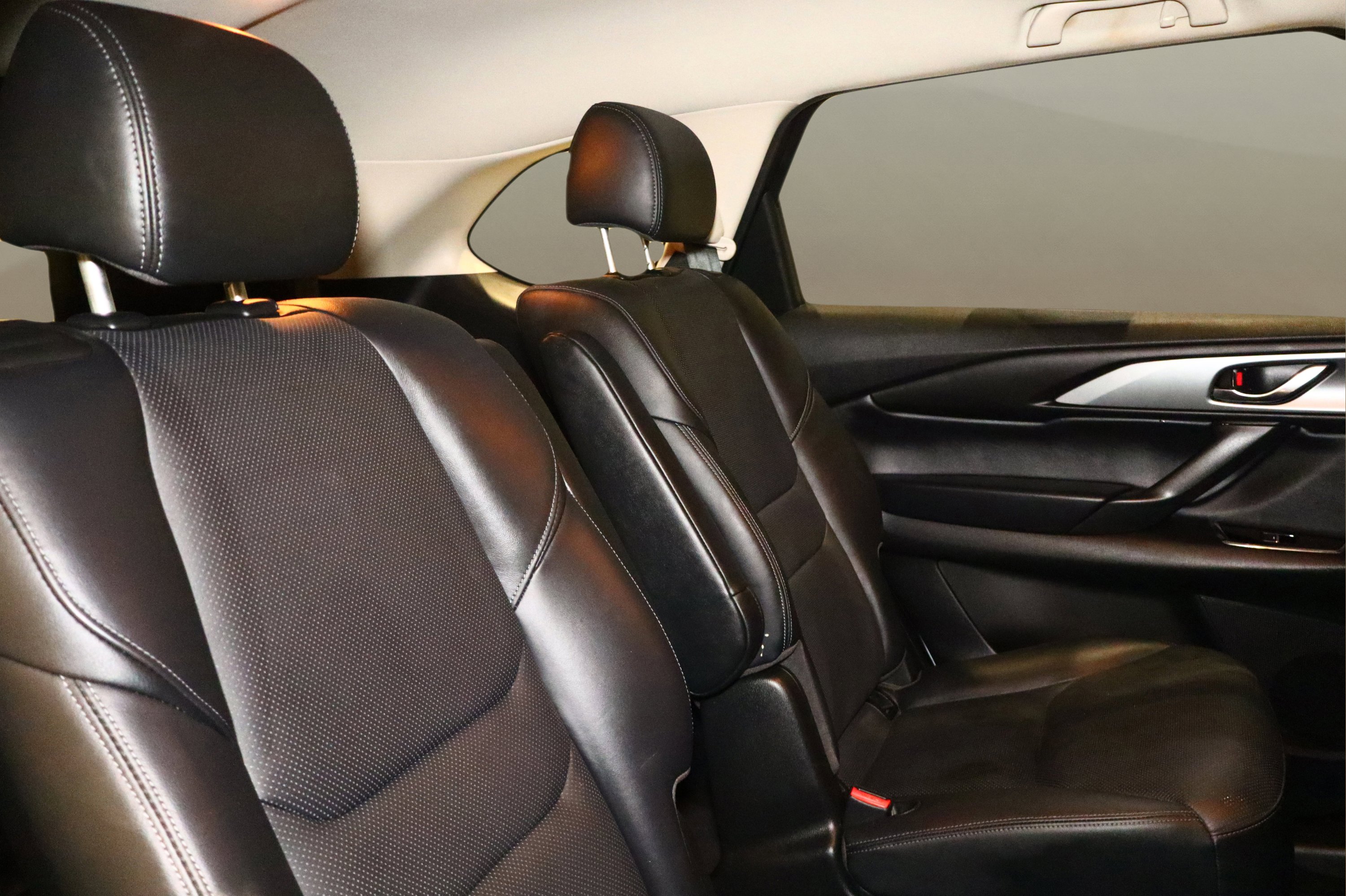 Used 2023 MAZDA CX-9 Touring image 15