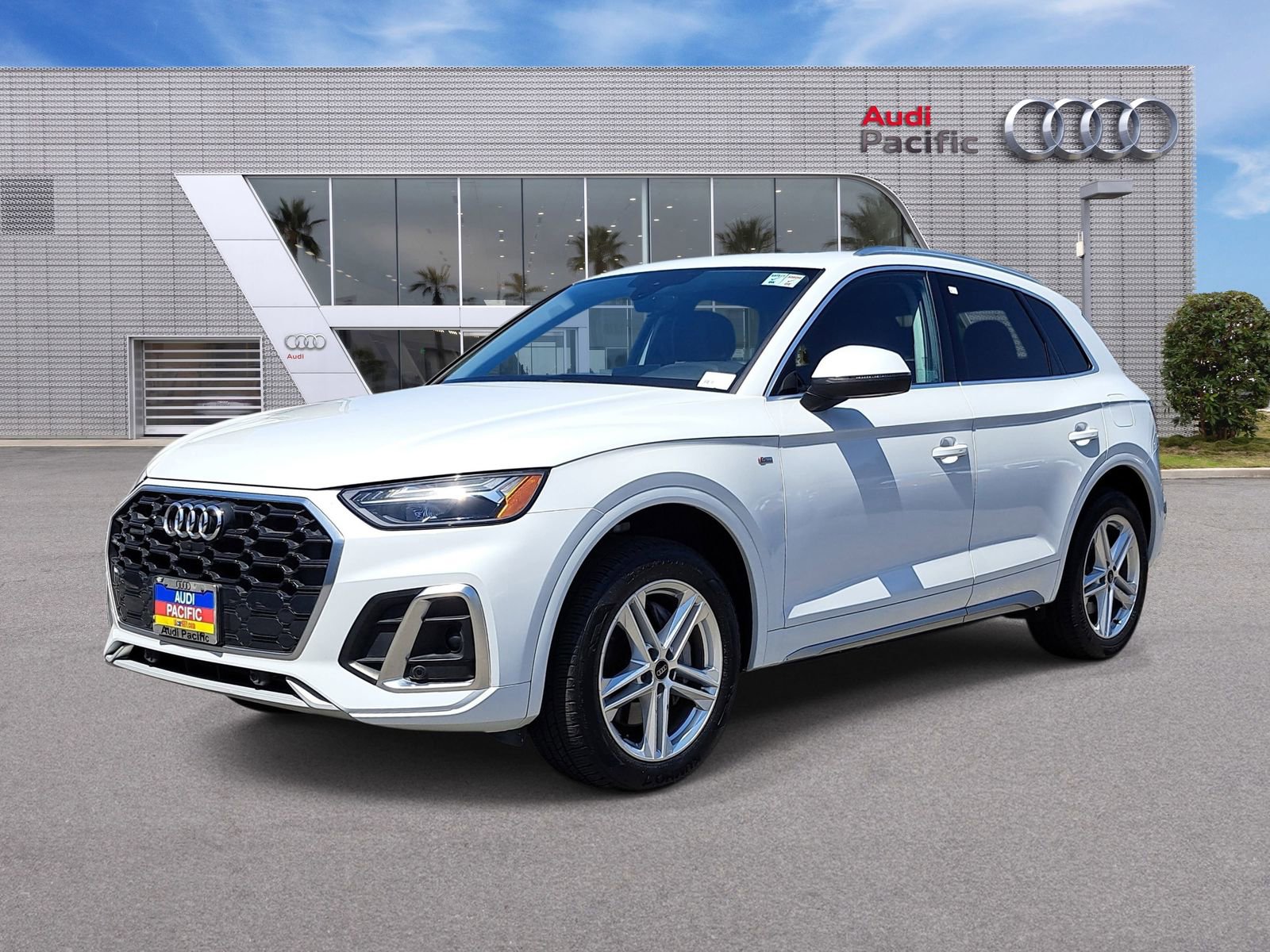 Used 2023 Audi Q5 e Premium Plus w/ Premium Plus Package AWD/4WD image 1