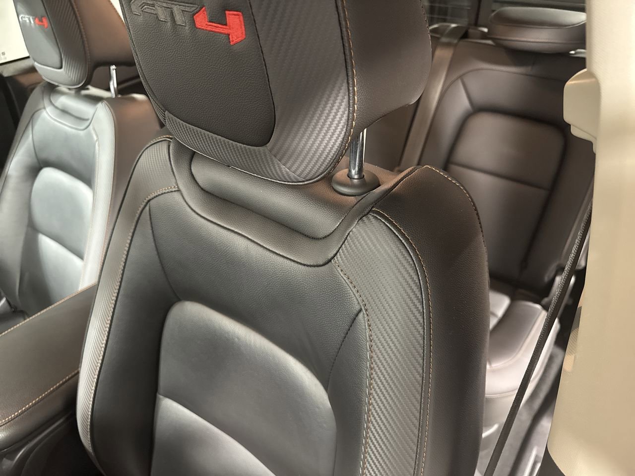 Used 2022 GMC Canyon AT4 image 19