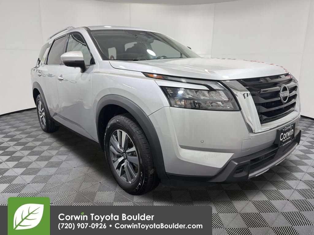 Used 2025 Nissan Pathfinder SL AWD/4WD image 1