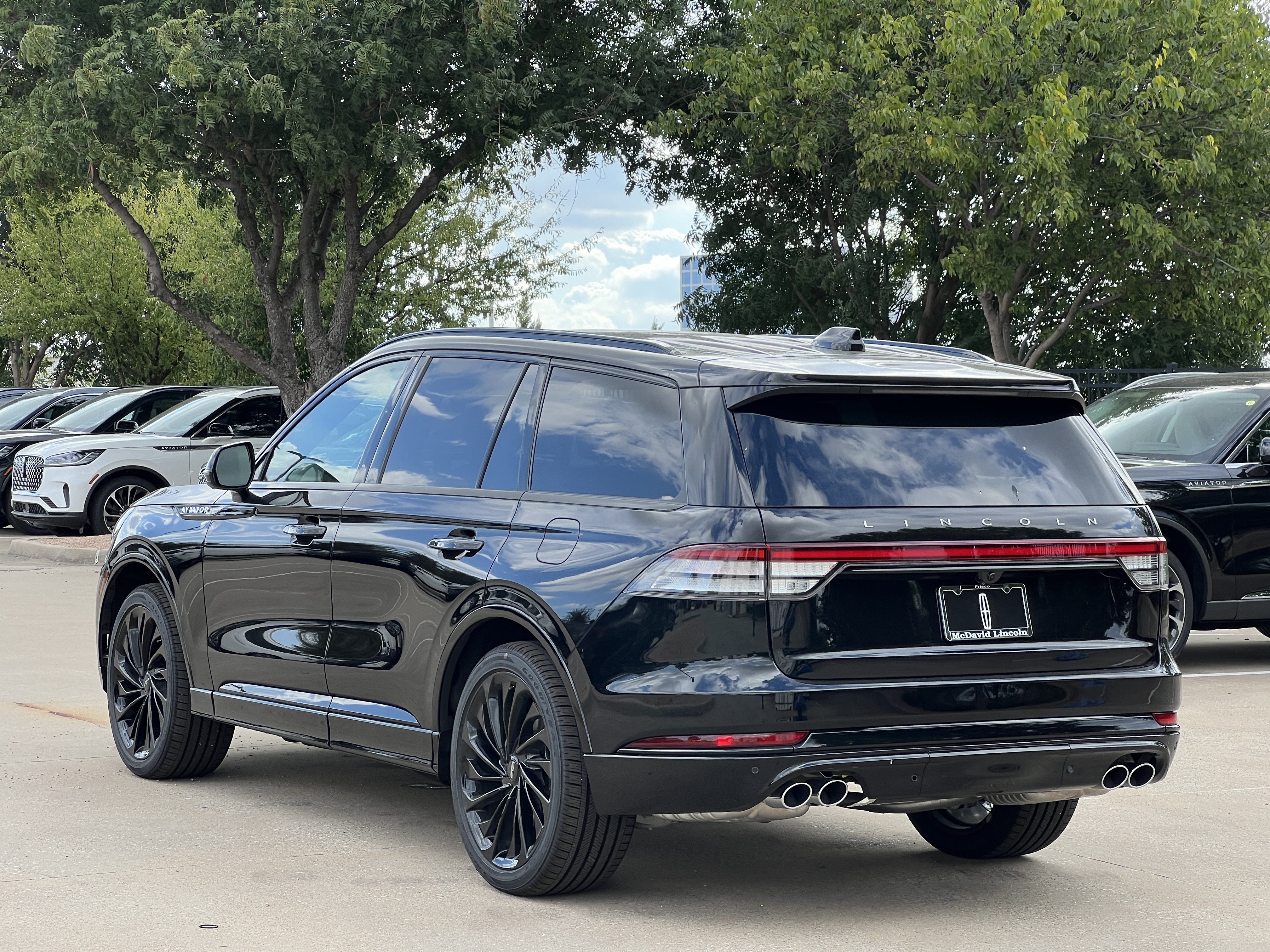 New 2026 Lincoln Aviator Reserve w/ Jet Appearance Package RWD image 7