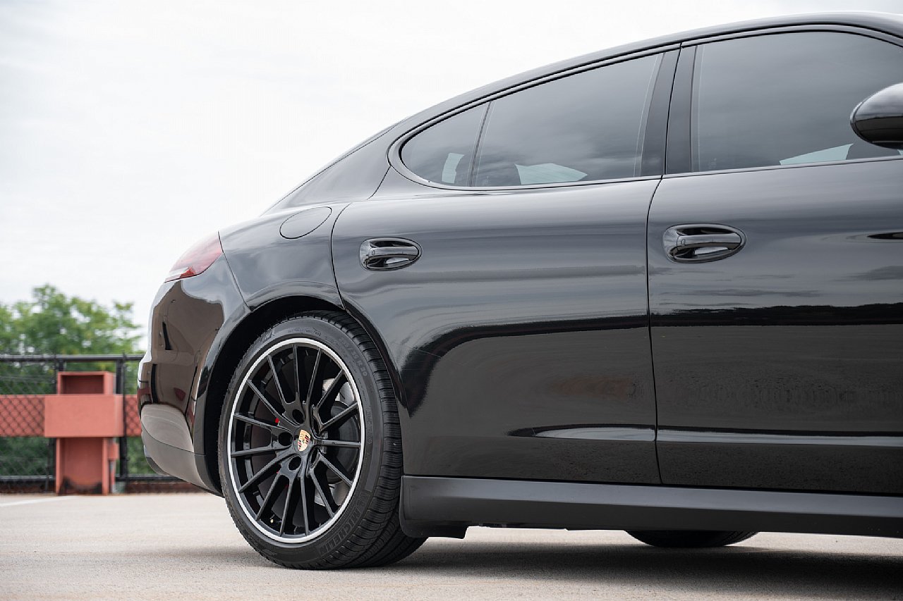 Used 2015 Porsche Panamera GTS AWD/4WD image 8