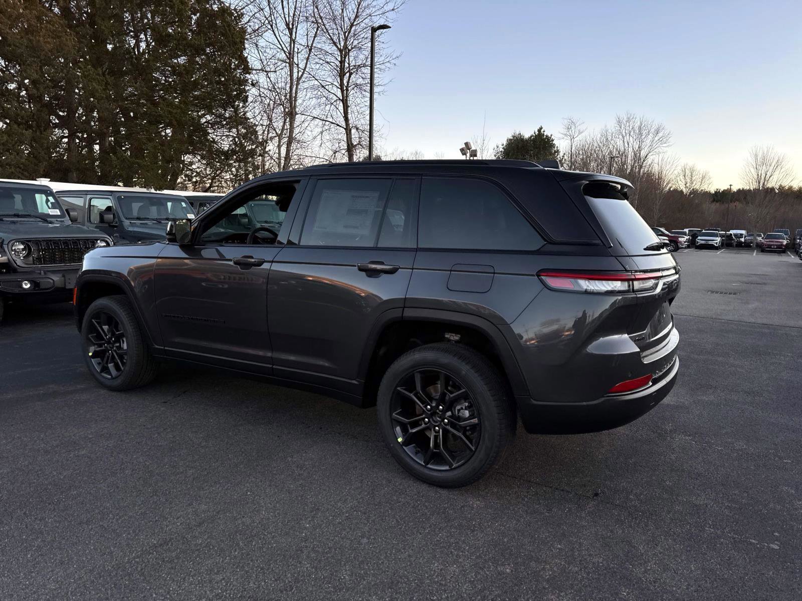 New 2025 Jeep Grand Cherokee Limited image 3