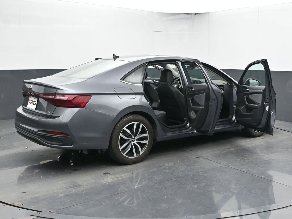 Used 2025 Volkswagen Jetta SE image 52