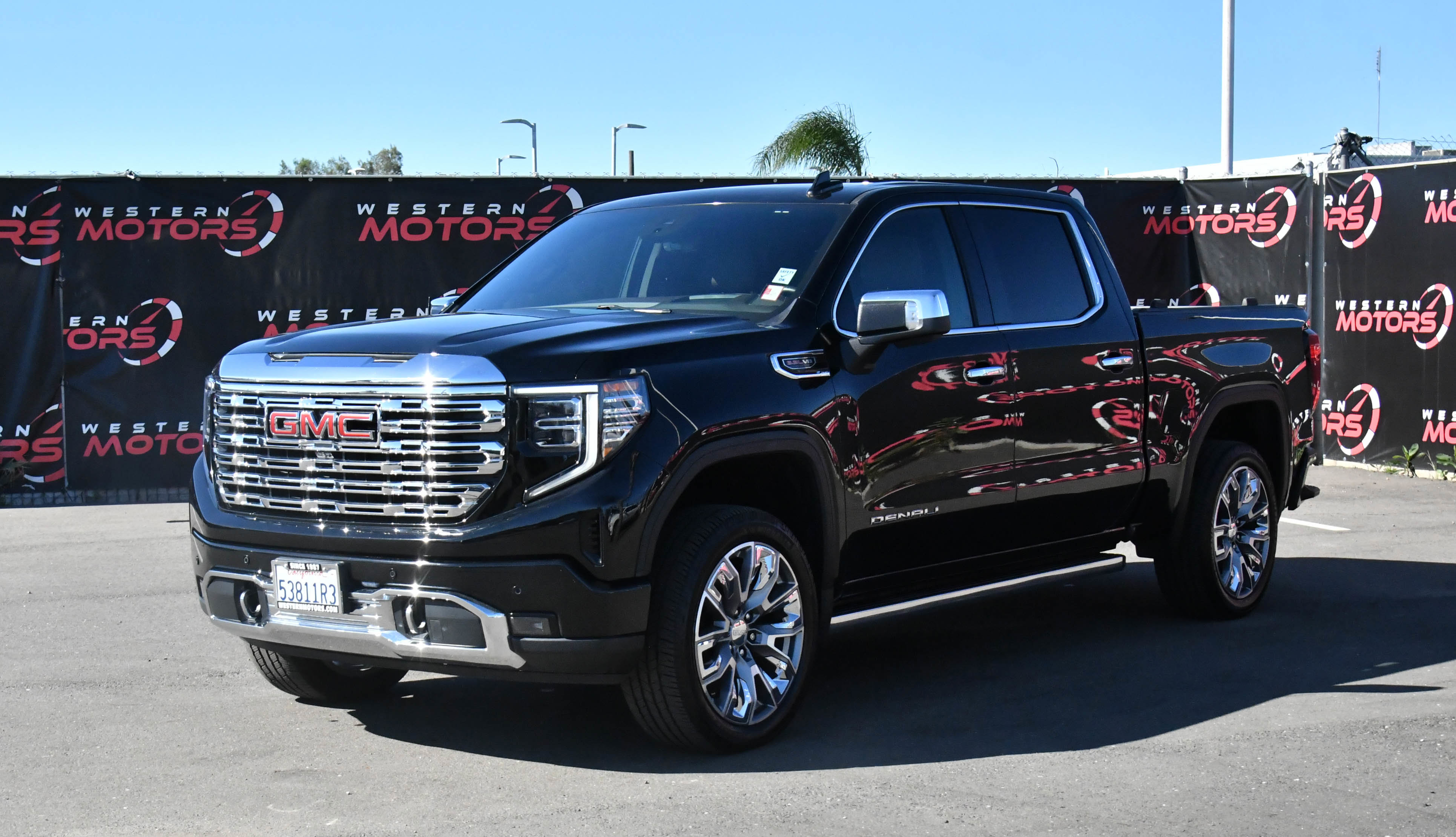 Used 2023 GMC Sierra 1500 Denali w/ Denali Reserve Package image 3