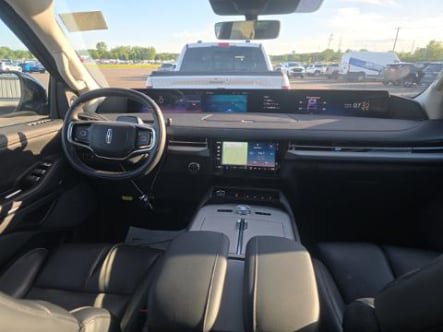 Used 2025 Lincoln Navigator L Reserve AWD/4WD image 9