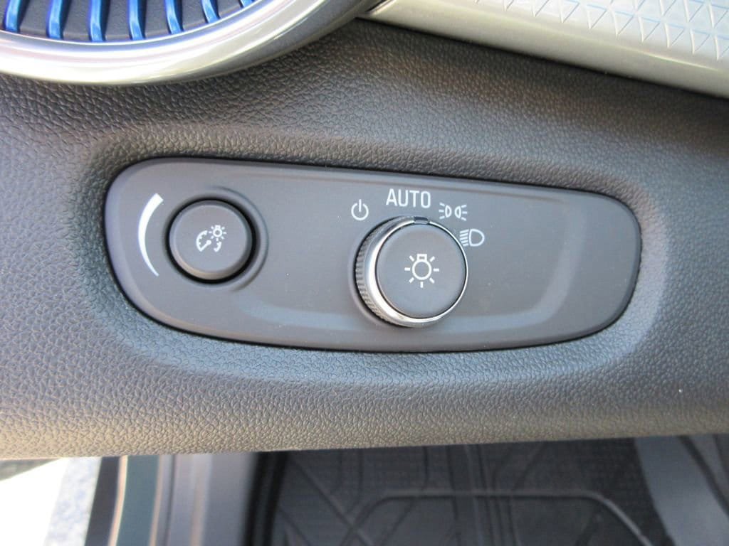 New 2026 Chevrolet Trax LT w/ LPO, Blackout Package FWD image 21