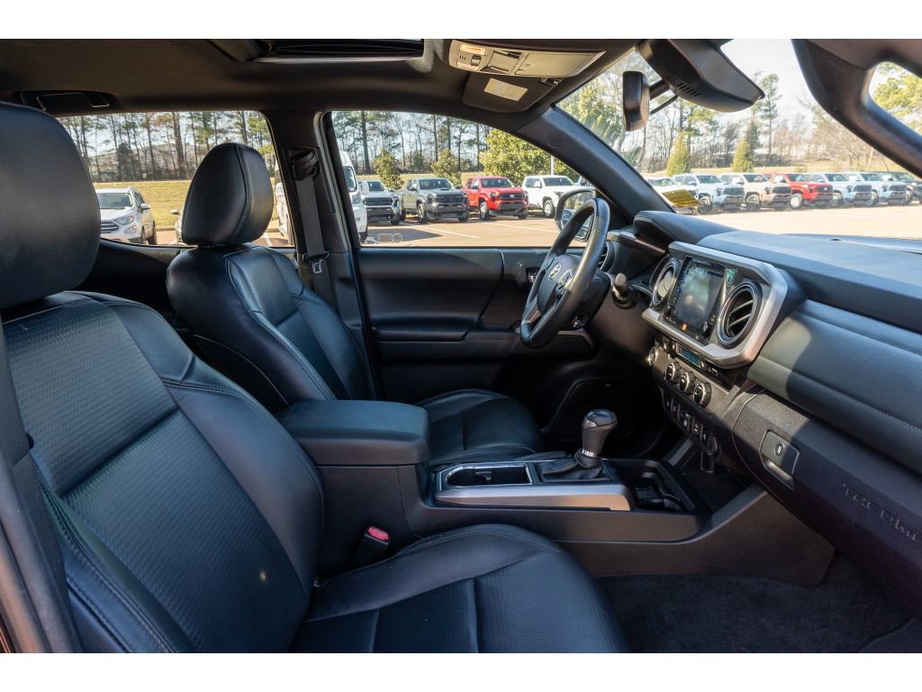 Used 2018 Toyota Tacoma Limited RWD image 18