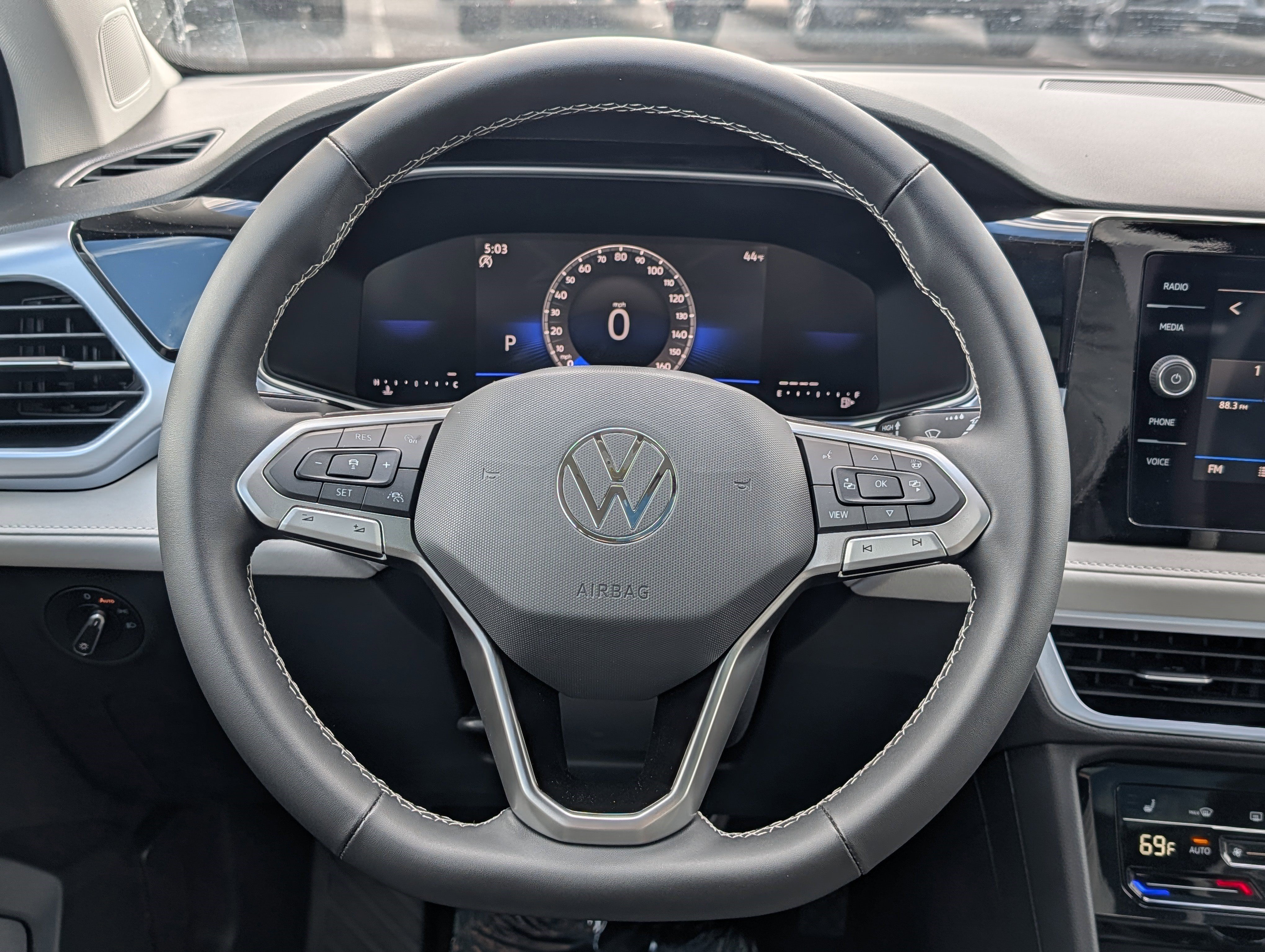 New 2026 Volkswagen Taos SE FWD image 9