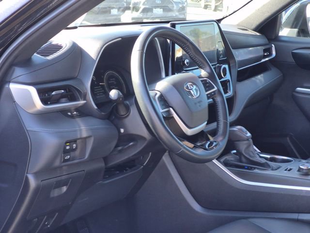 Used 2025 Toyota Highlander XSE image 10