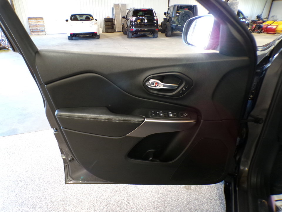Used 2020 Jeep Cherokee Limited w/ Trailer Tow Group image 10
