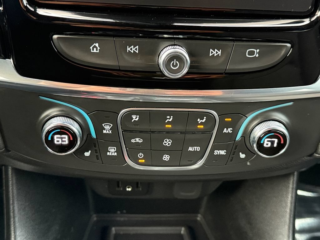 Used 2023 Chevrolet Traverse LT FWD image 17