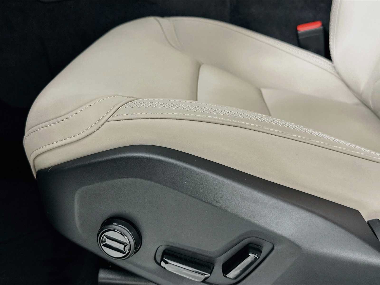 New 2027 Volvo XC90 B6 Plus AWD/4WD image 17