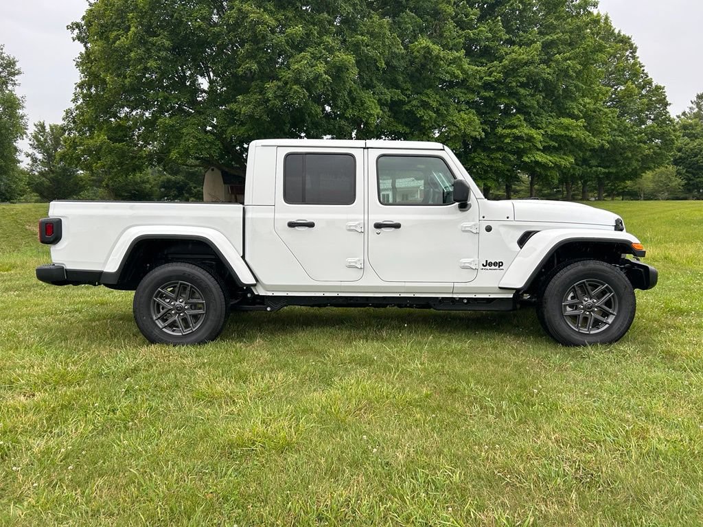 New 2026 Jeep Gladiator Sport AWD/4WD image 2
