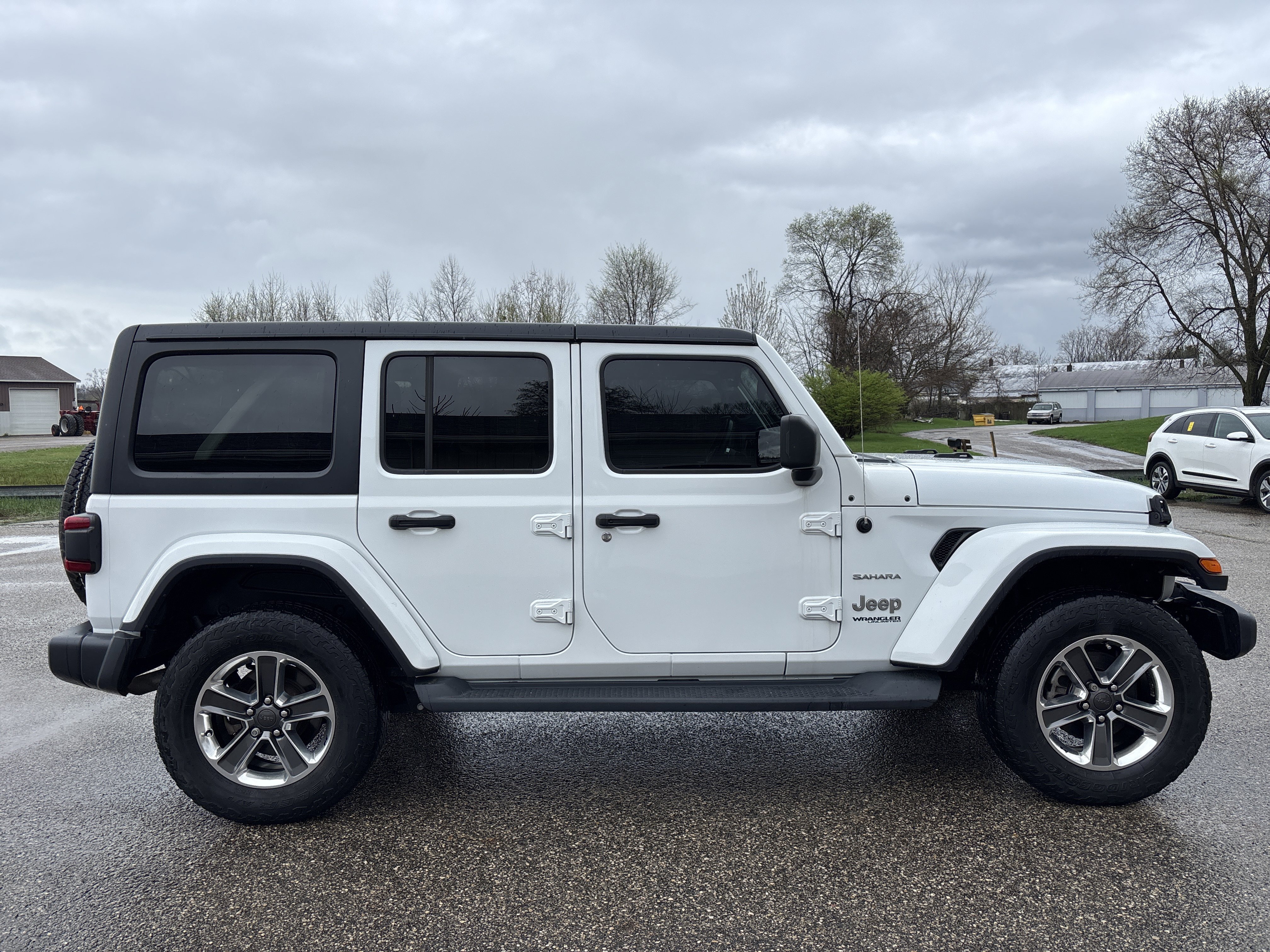 Used 2020 Jeep Wrangler Unlimited Sahara w/ Dual Top Group AWD/4WD image 2