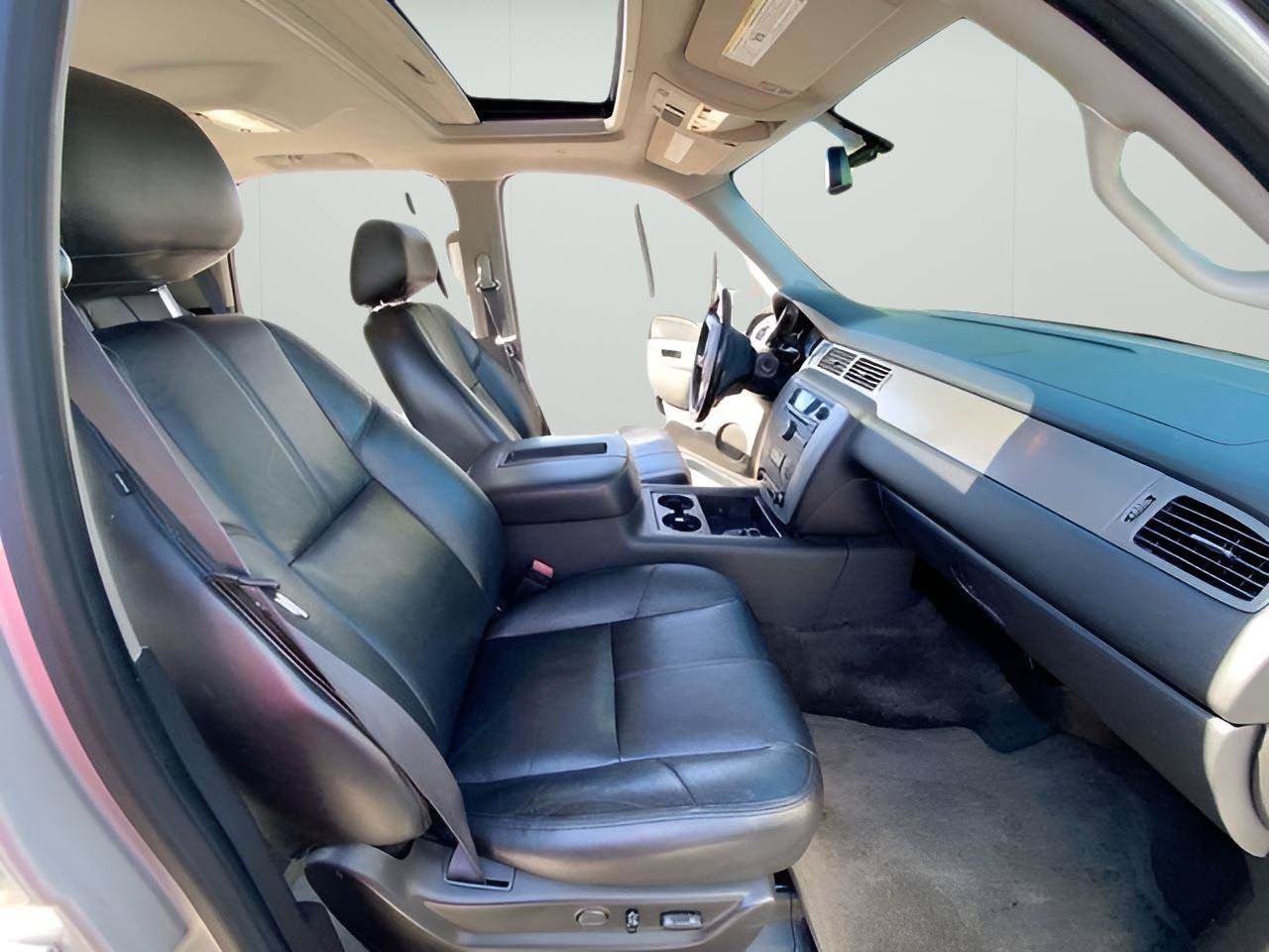 Used 2011 Chevrolet Tahoe LT w/ Luxury Package AWD/4WD image 29