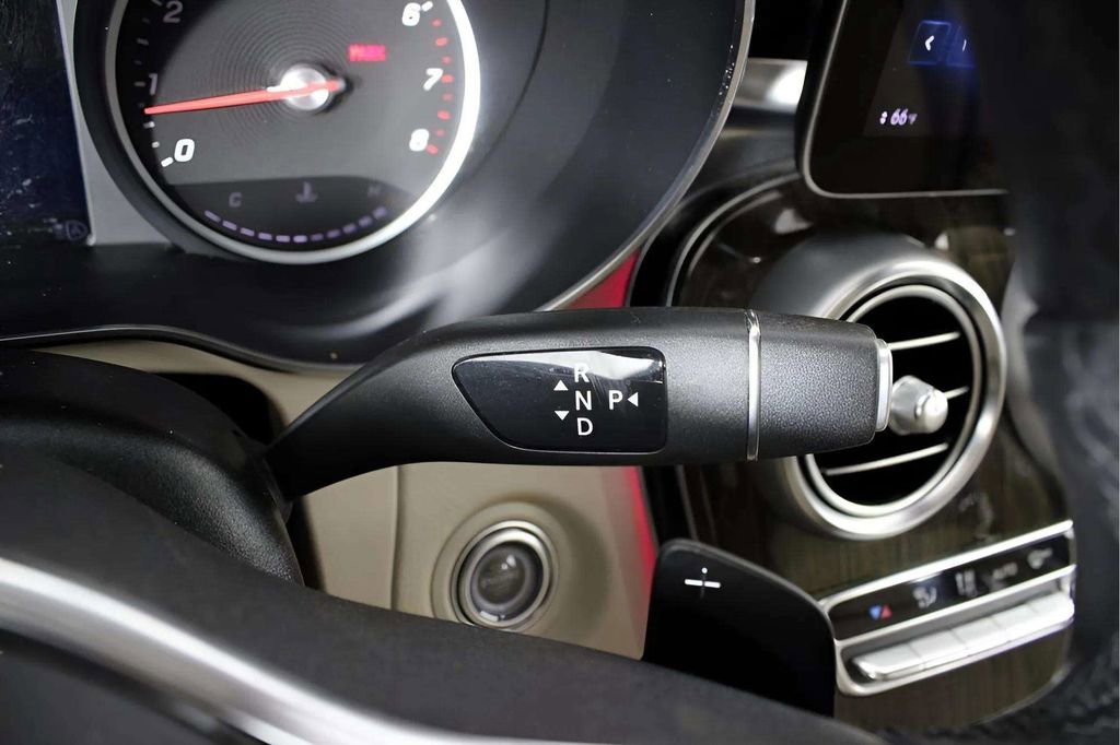 Used 2022 Mercedes-Benz GLC 300 w/ Premium Package Lite image 31