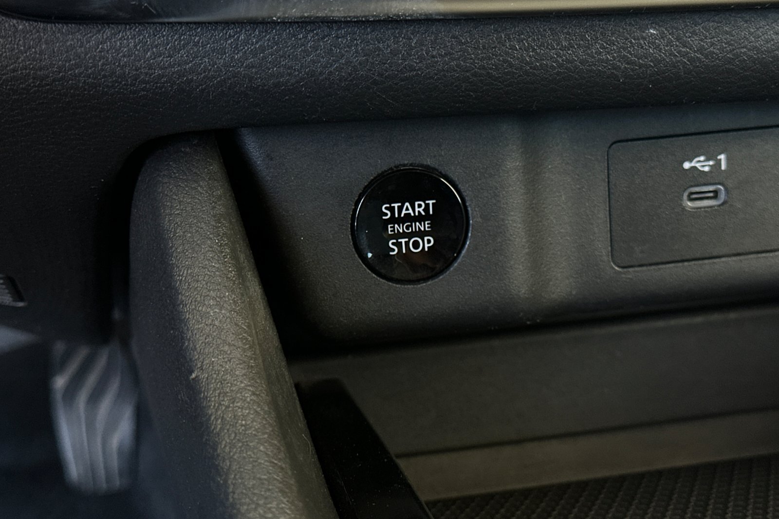 Used 2024 Nissan Rogue SV FWD image 21