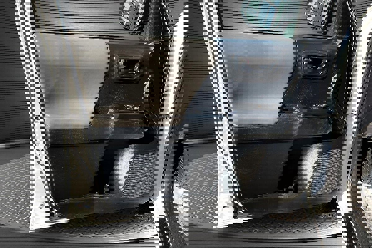 Used 2016 Toyota Tacoma SR image 19