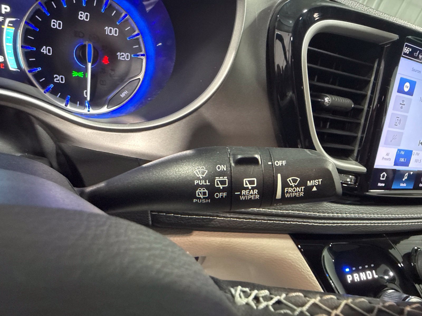 Used 2022 Chrysler Pacifica Touring-L AWD/4WD image 46