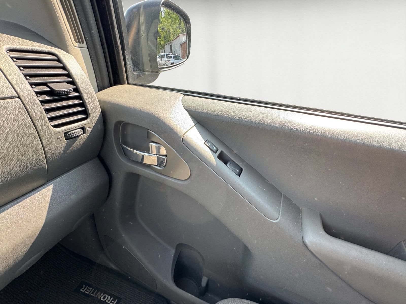 Used 2019 Nissan Frontier SV AWD/4WD image 12
