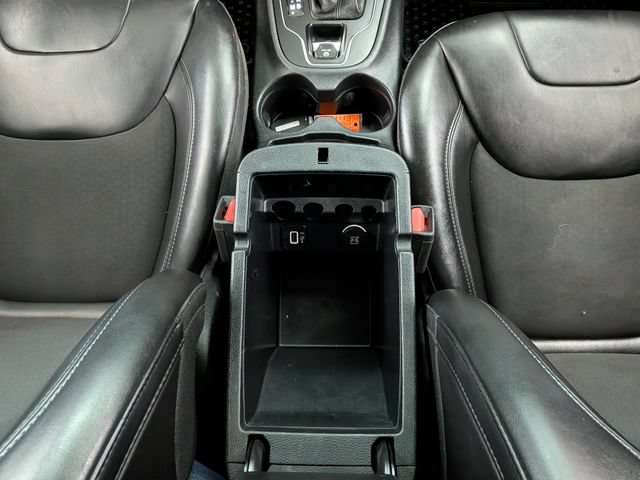 Used 2019 Jeep Cherokee Latitude Plus w/ Cold Weather Group AWD/4WD image 28