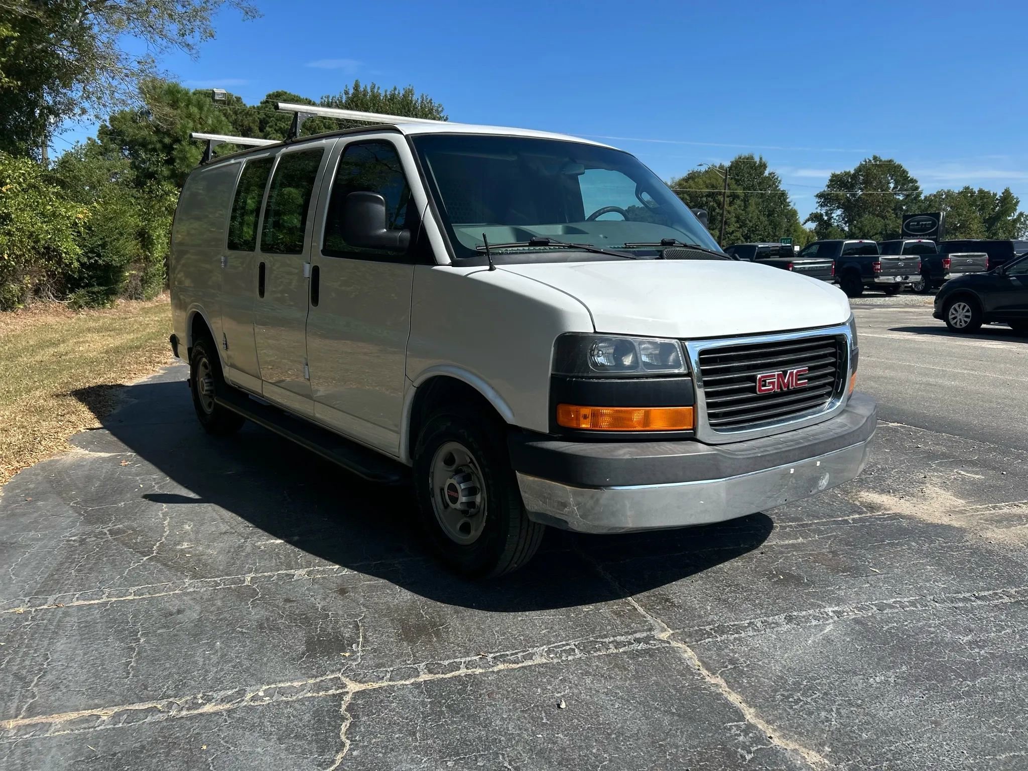 Used 2017 GMC Savana 2500 Van 3D image 5