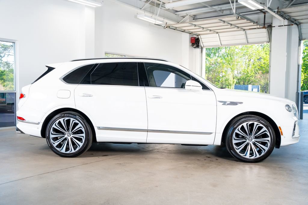 Used 2021 Bentley Bentayga Plug-In Hybrid image 5