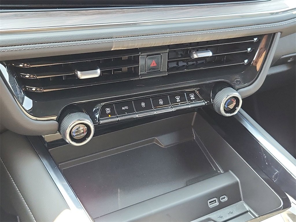 Used 2025 Chevrolet Tahoe LS image 16