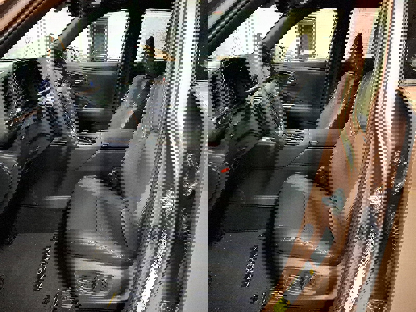 New 2025 Toyota Crown Signia image 9