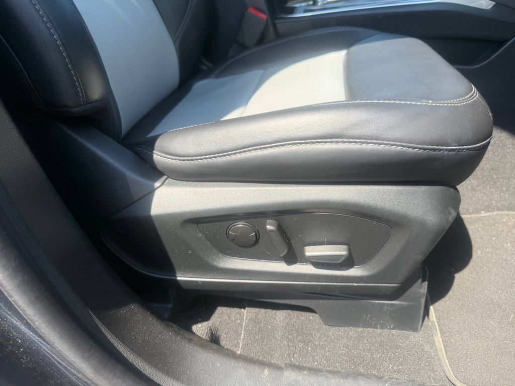 Used 2023 Ford Explorer XLT w/ Equipment Group 202A AWD/4WD image 59